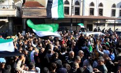 Suriye'de Baas rejiminin devrilmesinin ardından Lazkiye'de Türkmenler ilk cuma namazını kıldı