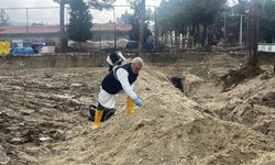 Burdur'da öğretmenevi bahçesindeki kanalizasyon kazısında insan kemikleri bulundu