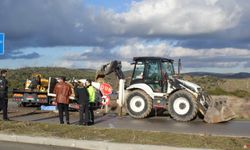 Çanakkale'de iki kamyonetin çarpıştığı kazada 1 kişi öldü, 1 kişi yaralandı