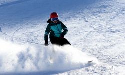 Snowboard tutkunu arkadaşlar, Palandöken'de zirveye çıkmak istiyor