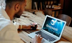 Çinli yapay zeka modeli DeepSeek'e, ABD'de indirme rekoru