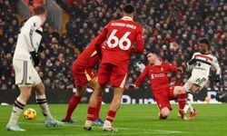 Lider Liverpool, Manchester United ile berabere kaldı