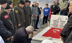 Ankara'daki terör saldırısında şehit olan Cumali Akman kabri başında anıldı