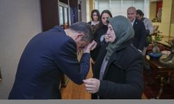 CHP Genel Başkanı Özel, Sinan Ateş'in annesi Saniye Ateş ile görüştü