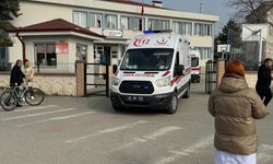 Düzce'de 5 öğrenci gıda zehirlenmesi şüphesiyle hastaneye kaldırıldı