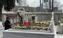 Eski başbakanlardan Necmettin Erbakan kabri başında anılıyor