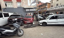 Kocaeli'de polisten kaçan ehliyetsiz sürücü, kaza yapınca yakalandı