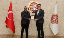 Siirt'teki yangında binada mahsur kalanları nakliye asansörleriyle tahliye eden firmalara plaket