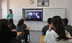 Trabzon'da öğrenciler "Ufkun Ötesinde" belgeselini izledi