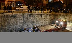 Ordu'da dere yatağına devrilen otomobildeki 2 kişi yaralandı