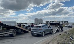 Tekirdağ'da 3 aracın karıştığı kazada 3'ü askeri personel 6 kişi yaralandı