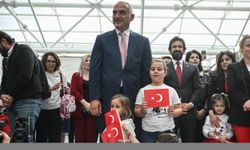 Bakan Ersoy, "İstiklal Yolu - Mutlu Çocuk Yüzleri" sergisini ziyaret etti