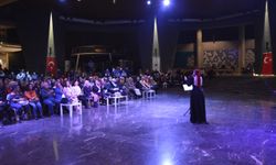 Bursa'da "Nihavend'den Segah'a Bursamız" konserinde Zeynep Kır sahne aldı