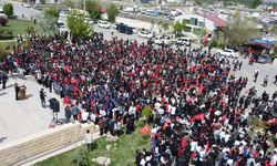 Iğdır'da yüzlerce öğrenci Ermeni çetelerince katledilenleri anmak için yürüdü