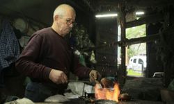 Kocaeli'de emektar kalaycı 54 yıldır bakırı parlatıyor