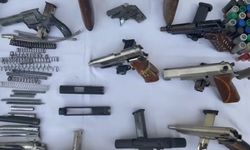 Tekirdağ'da bir evde 19 ruhsatsız tabanca ele geçirildi