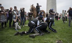 Trump yönetimine karşı Beyaz Saray'ın önünde protesto gösterileri yapıldı