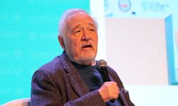 Prof. Dr. İlber Ortaylı, Marmara Kariyer Fuarı'nda öğrencilerle bir araya geldi