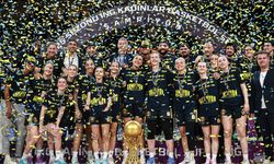 ING Kadınlar Basketbol şampiyonu Fenerbahçe Opet kupasını aldı
