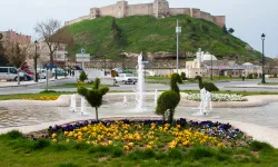  Gaziantep'te tarihi bölgede otopark sorununa pratik çözüm!