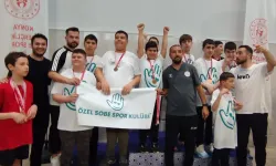 Otizmli yüzücü Alper’den 13 farklı stilde 13 şampiyonluk