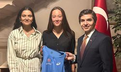 Büyükelçi Ertaş, Wimbledon'da mücadele eden Türk sporcuları konutunda ağırladı