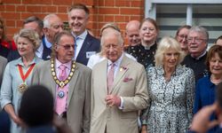 Kral Charles ve Kraliçe Camilla Newmarket Halkıyla Buluştu