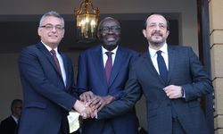 Kıbrıs’ta iki toplum lideri ara bölgede görüştü