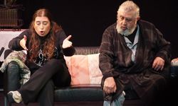 Balıkçıoğlu Kabare Tiyatrosu, “Huysuz İhtiyar”ı Londra'da Sahneye Koydu