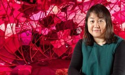 Chiharu Shiota’nın Threads of Life sergisi, Londra’da sanatseverlerle buluşuyor