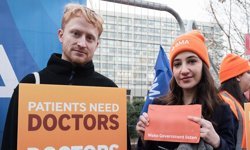 İngiltere’de Asistan Doktor Krizi Derinleşiyor: Grevler Yeniden Tırmanıyor