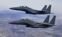 Pilotlar selfie çekerken savaş uçakları çarpıştı