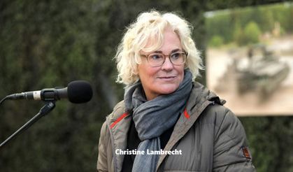 Gaflarıyla ün yapan Bakan istifa etti