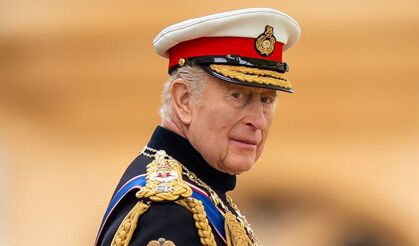 Tahttan Gelen Servet: Charles, Annesini Geride Bıraktı