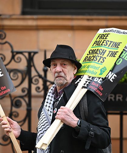 On binler İngiltere'nin İsrail'e silah satışını protesto etti