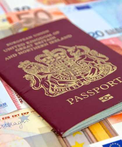 Eski İngiliz pasaportu taşıyanlar seyahate çıkmadan önce dikkat!