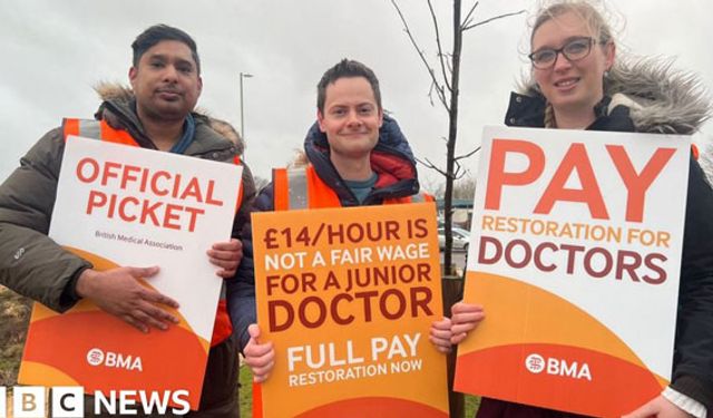 İngiltere'de binlerce doktor grev başlattı