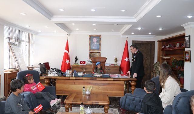 Bitlis'te öğrenciler jandarma birliklerinin misafiri oldu