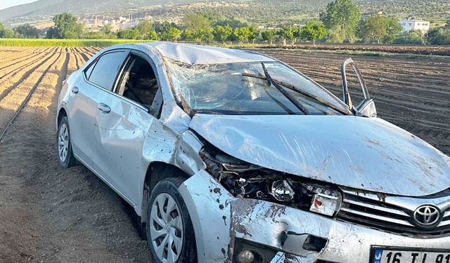 Bursa'da tarlaya devrilen otomobildeki 1 kişi öldü, 2 kişi yaralandı