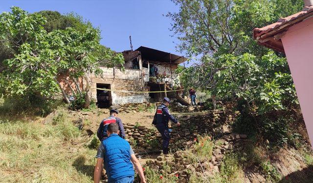 İzmir'de yangın çıkan evde 1 kişinin cansız bedenine ulaşıldı