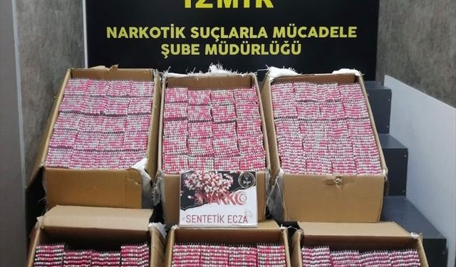 İzmir'e kargoyla gönderilen kutuda 120 bin 800 sentetik ecza ele geçirildi