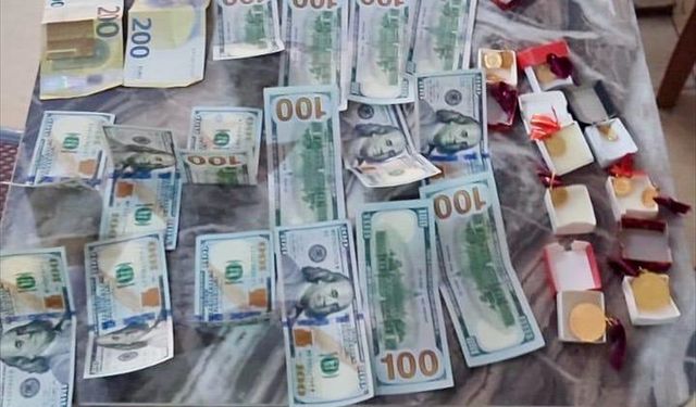 Kırıkkale'de polisin bulduğu içinde altın ve para olan çanta sahibine ulaştırıldı
