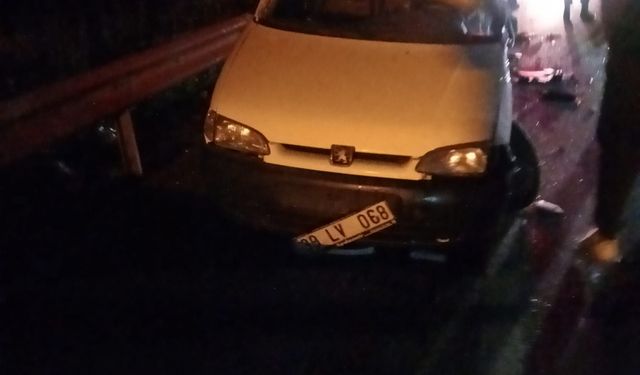 Kırklareli'nde tır ile hafif ticari aracın çarpıştığı kazada 2 kişi yaralandı