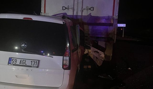 Tekirdağ'da kamyona çarpan otomobilin sürücüsü öldü