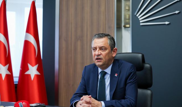CHP Genel Başkanı Özel, partisinin il belediye başkanlarıyla toplantı yaptı