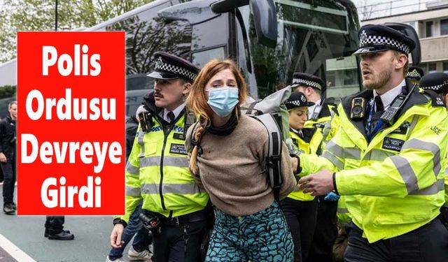 İngiltere'de aktivistler o otobüse etten duvar ördü