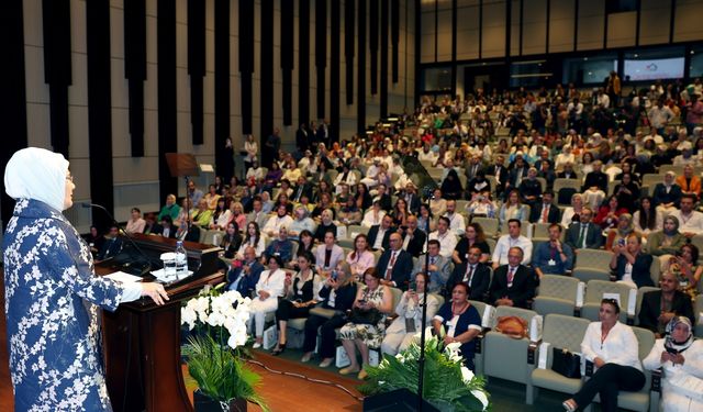 Emine Erdoğan, koruyucu ailelerle bir araya geldi