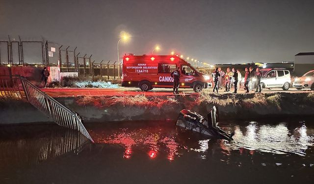 Adana'da sulama kanalına düşen otomobildeki 4 kişi yaralandı