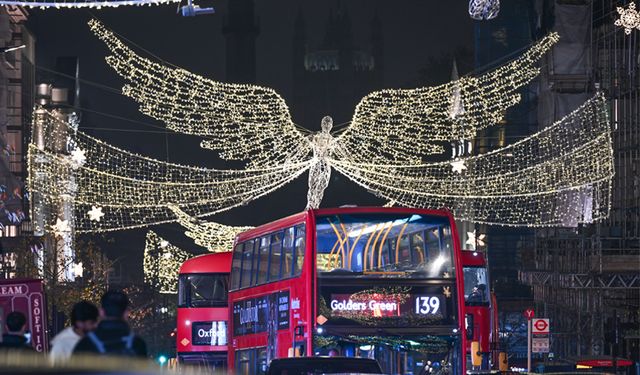 Londra’nın Noel ışıkları göz kamaştırıyor