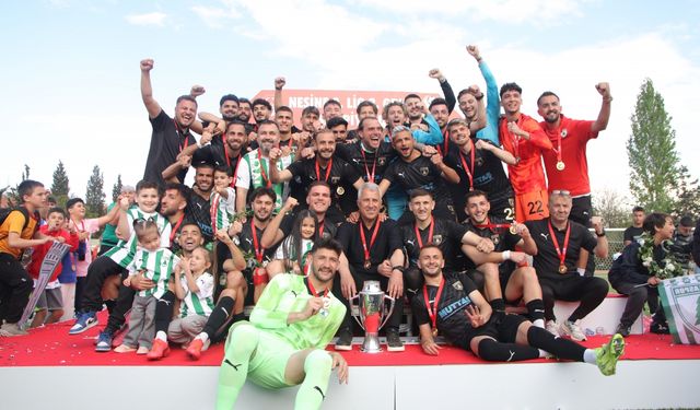 9 yıl aradan sonra TFF 2. Lig’e yükselen Muğlaspor kupasını aldı